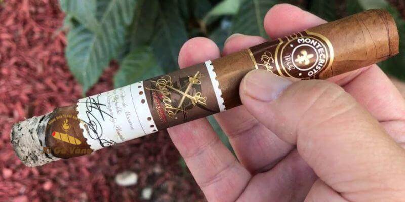 Giá xì gà Cuba chịu ảnh hưởng thuế, phí vận chuyển và bảo quản.